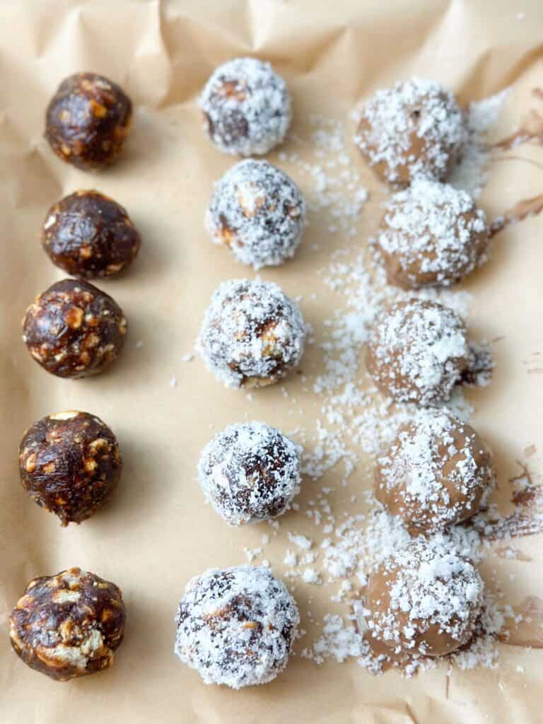 Irresistible Coconut Balls Dipped in Chocolate – Easy No-Bake Recipe