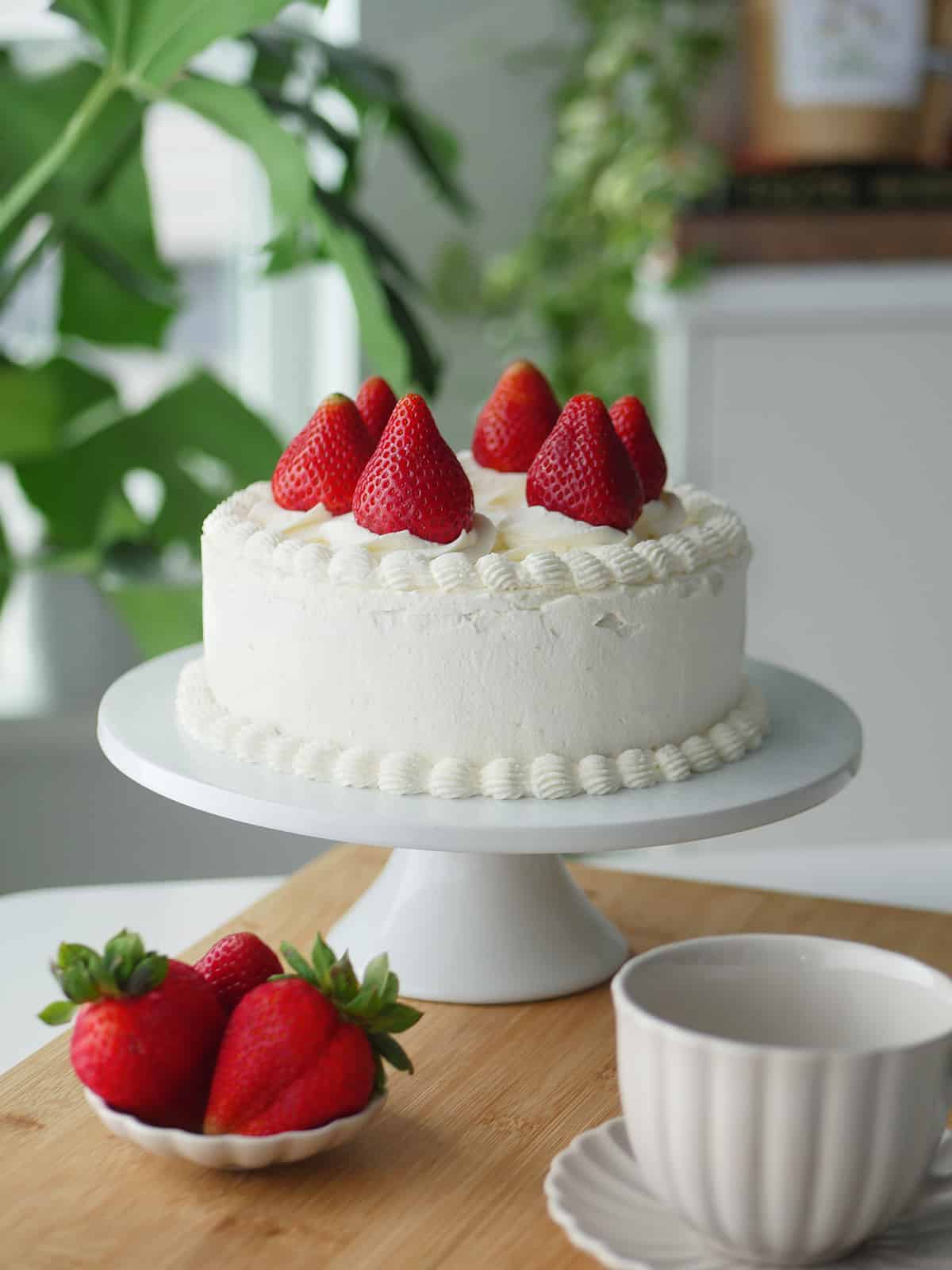 Light and Fluffy Chinese Bakery-Style Strawberry Cake Recipe