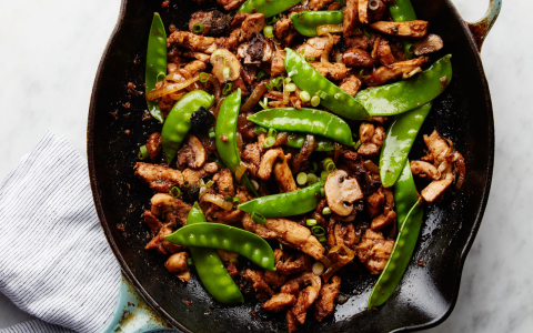 Easy Chicken with Black Bean Sauce： A Classic Chinese Takeout Dish