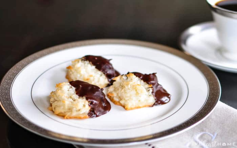 Simple Chocolate Dipped Coconut Macaroons – Perfect for Beginners