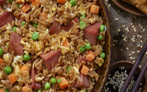 How to Make Classic Chinese Takeout Fried Rice： Tips for Restaurant-Style Results