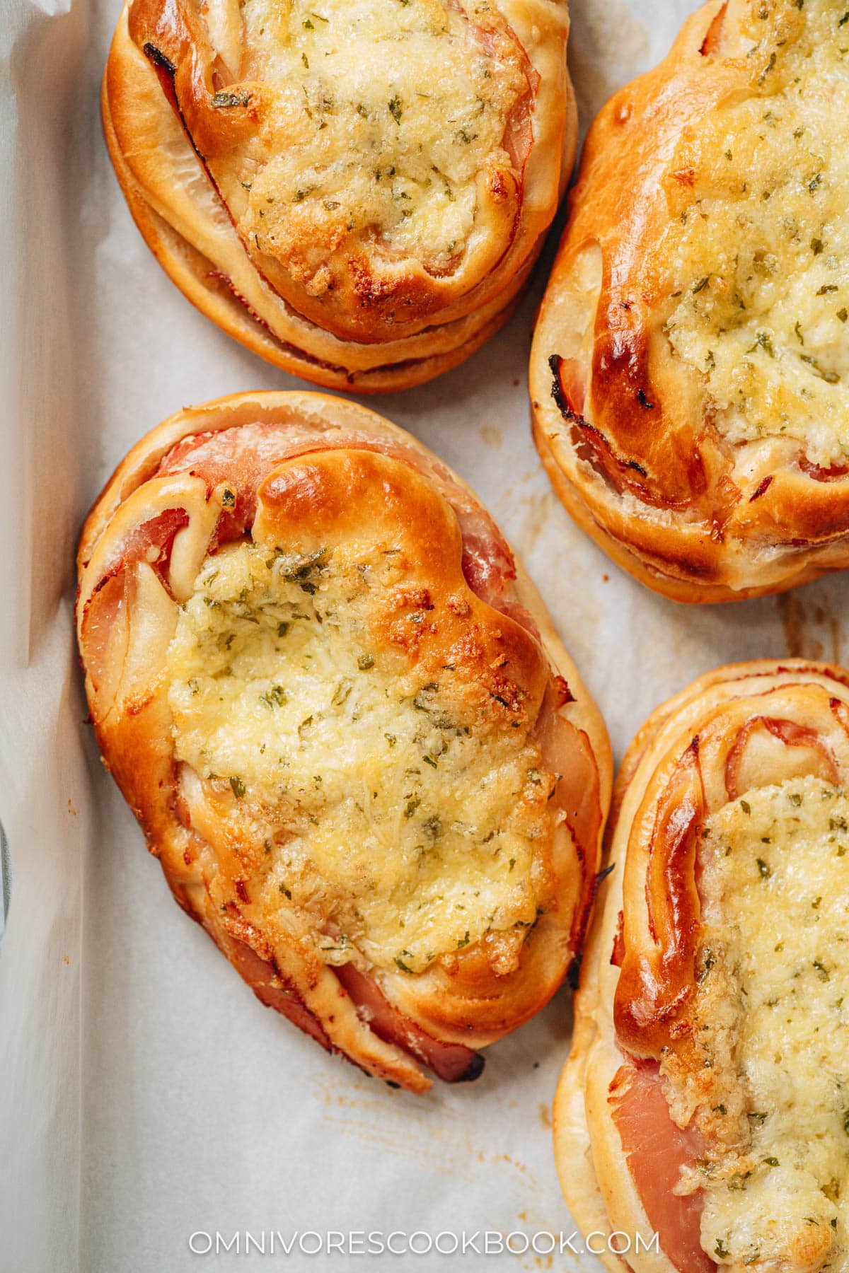 Chinese Bakery Buns Recipe： Soft, Fluffy, and Irresistible