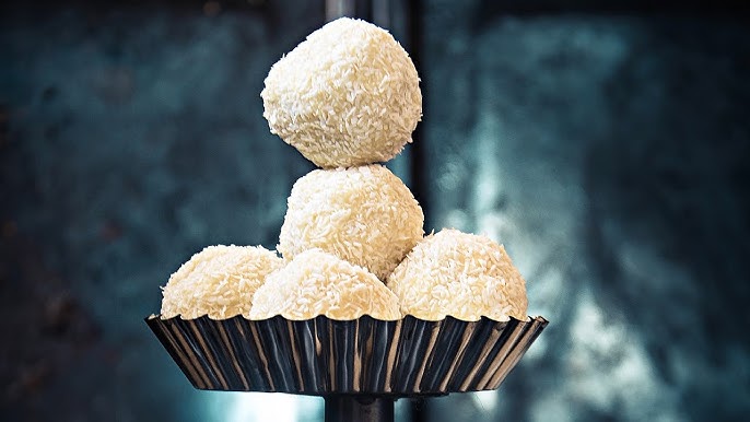 Irresistible Coconut Balls in White Chocolate – A Sweet Delight!