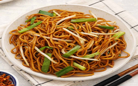 How to Make Quick and Easy Chow Mein with Chicken and Vegetables