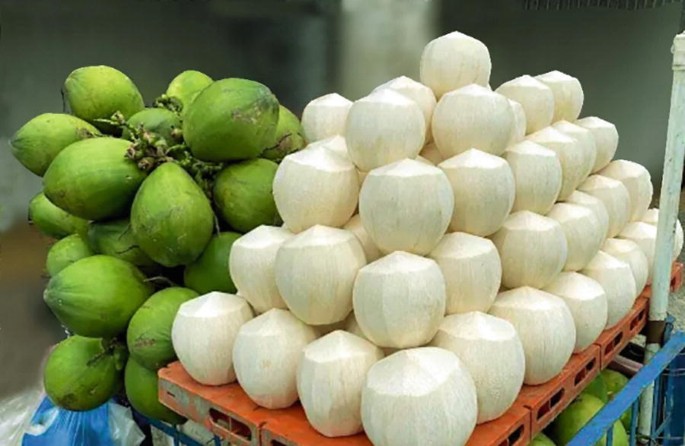 Dehusked Coconuts Dipped in Chemicals: A Look at Thailands Post-Harvest Practices