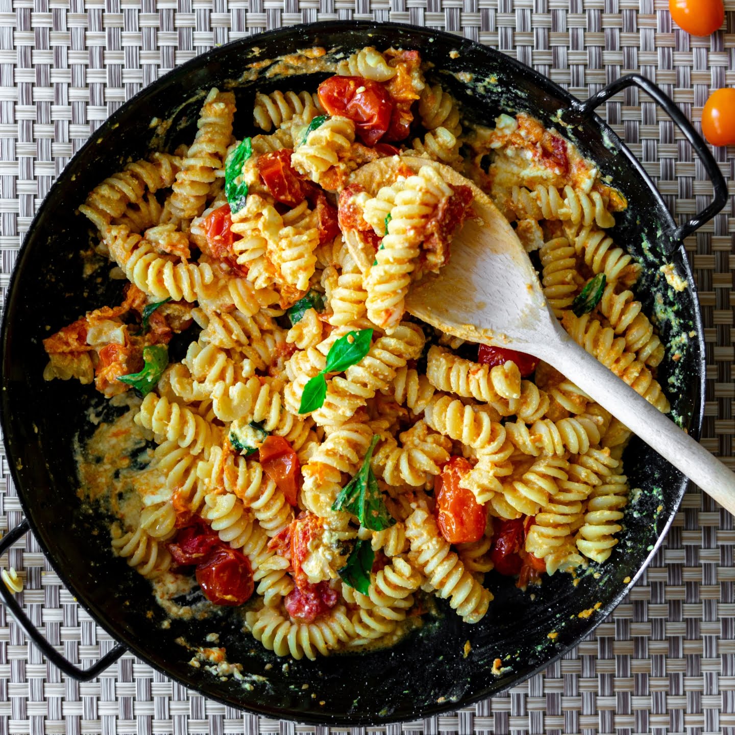 Quick and Easy Pasta Recipes with Few Ingredients for Busy Nights