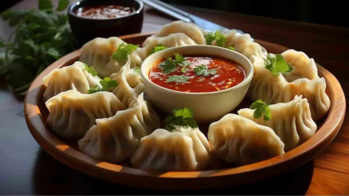 Momo vs Dim Sum: What Sets These Asian Delicacies Apart?