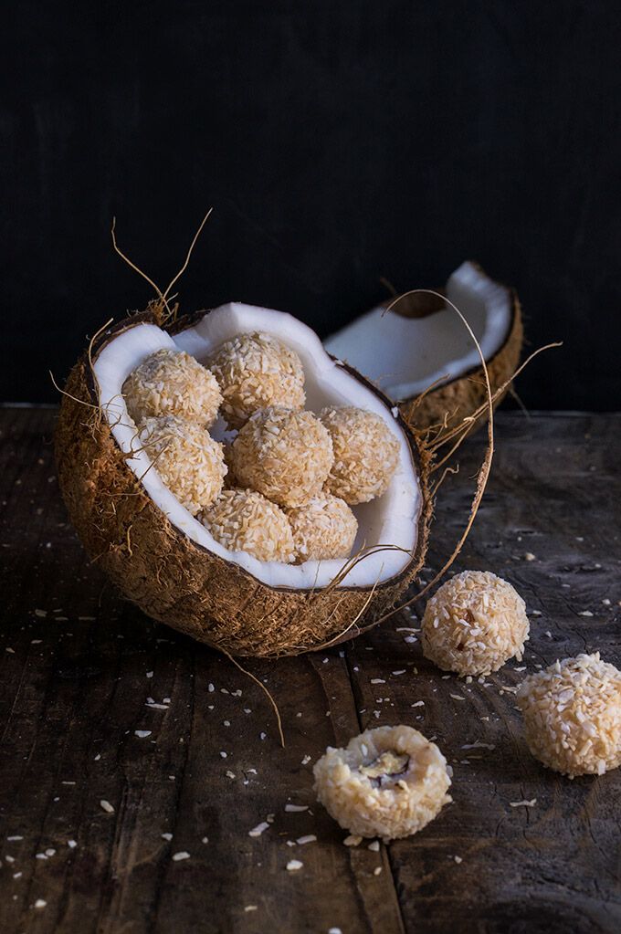 Irresistible Coconut Balls in White Chocolate – A Sweet Delight!