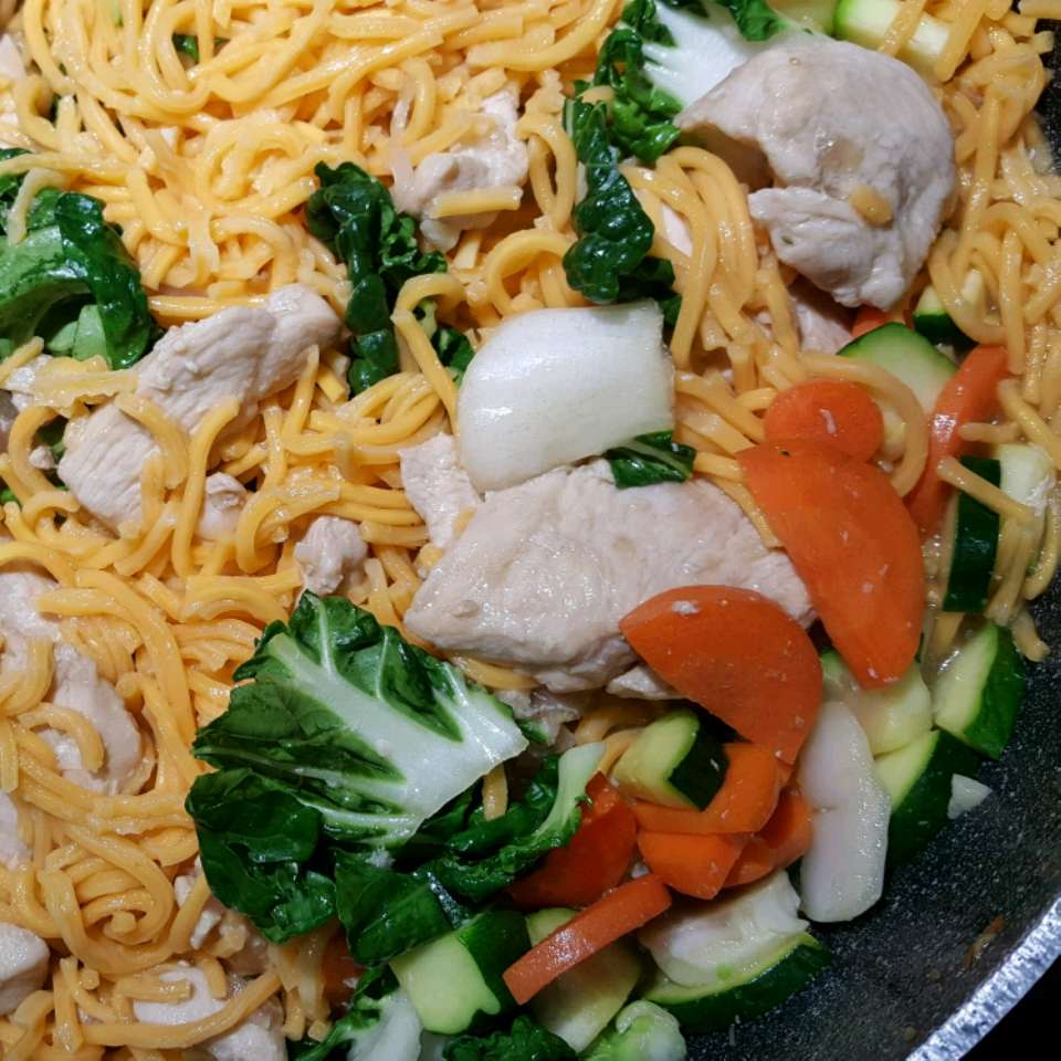 How to Make Quick and Easy Chow Mein with Chicken and Vegetables