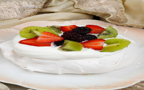 Want a Quick Easy Pavlova? Try This Super Simple Recipe.