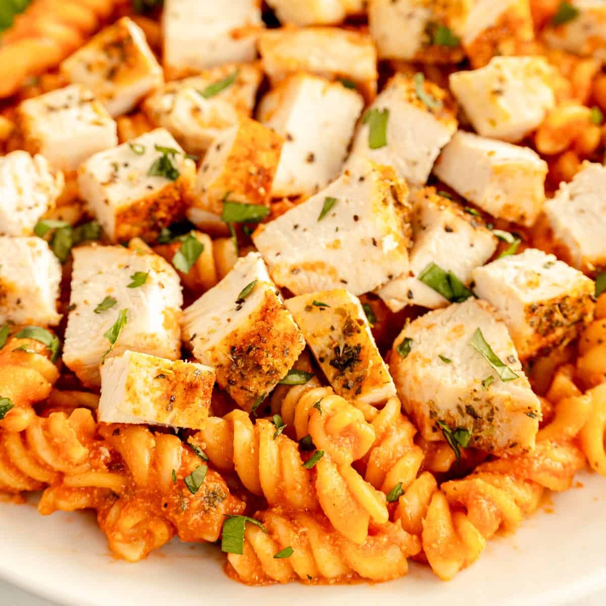 Quick and Easy Chicken Pasta Ideas (Perfect for Busy Weeknights, Ready in Minutes with Minimal Effort)