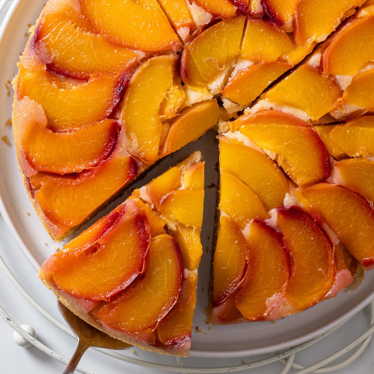 Gluten-Free Peach Upside Down Cake: Delicious and Simple to Make!